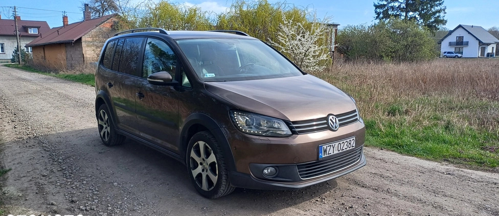 Volkswagen Touran cena 38000 przebieg: 290000, rok produkcji 2011 z Kobylin małe 211